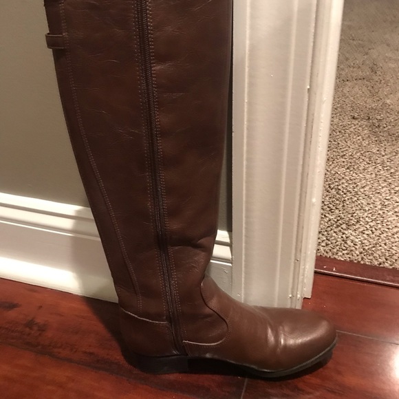 Boots - Picture 3 of 4